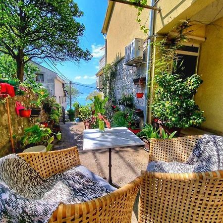 Apartment On The Shore Of The Bay Of Kotor With Free Wi-Fi 外观 照片