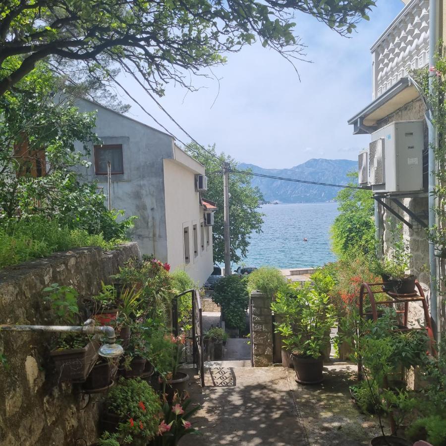 Apartment On The Shore Of The Bay Of Kotor With Free Wi-Fi 外观 照片