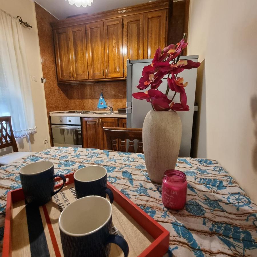 Apartment On The Shore Of The Bay Of Kotor With Free Wi-Fi 外观 照片